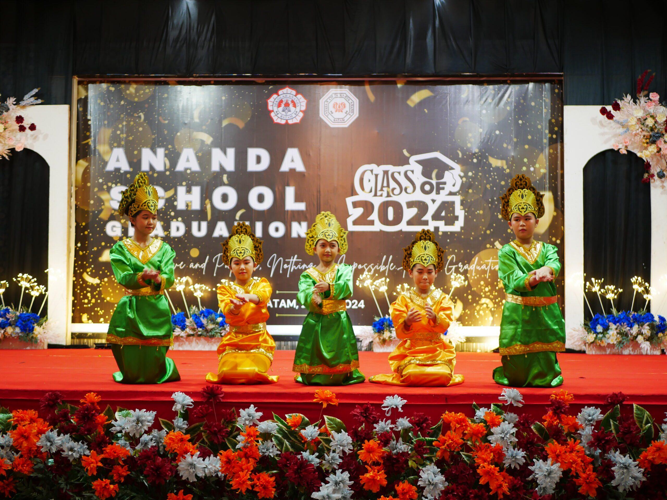 Graduation Ananda Golden Prawn